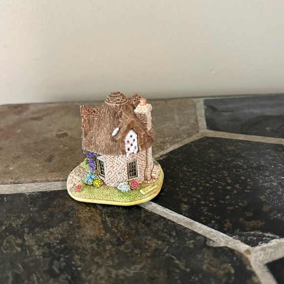 Lilliput Lane Dovecote Cottage L2830 - Picture 3 of 7